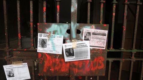 Decenas de alumnos de la Universidad Autónoma del Estado de Morelos (UAEM) se movilizaron este martes desde el campus Chamilpa hasta la Plaza de Armas de Cuernavaca para exigir justicia ante el asesinato de Claudia Tacoronte Aguilera