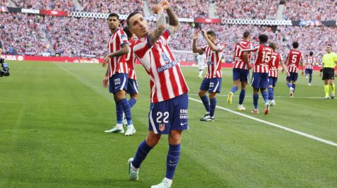 Grimaldo festeja el primer gol del encuentro.