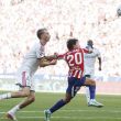 Simeone provocó un penal y expulsión merengue, además de dar la asistencia para el segundo gol del partido (Foto EFE)