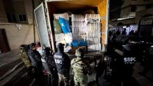 De acuerdo con lo reportado por Omar García Harfuch, titular de la Secretaría de Seguridad y Protección Ciudadana (SSPC), el volumen incautado equivale a cerca de 650 mil cajetillas de cigarros, en su mayoría apócrifos (Foto: Especial)