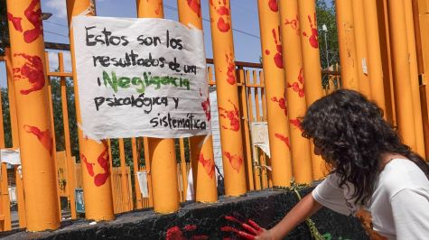 La manifestación generó caos vial alrededor del plantel de la UNAM Foto: Rogelio Morales / Cuartoscuro