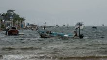 A las 6:00 horas, de este jueves, el meteoro se ubicó a 260 kilómetros al sur de Manzanillo, Colima, y a 280 kilómetros al oeste-suroeste de Zihuatanejo, Guerrero, avanzando hacia el noroeste a 15 km/h (Foto: EFE)