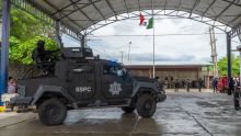 Desarman de forma preventiva a Policía Municipal de Juchitán tras detención del alcalde. (especial)