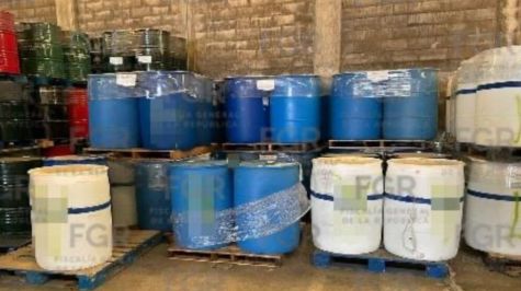 FGR asegura químicos, cartuchos y cargadores durante cateo en Culiacán. (FGR)