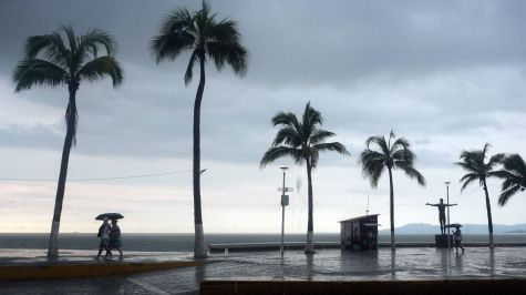 se degradó a categoría 4 y se ubica al sur de Cabo San Lucas, con lluvias, vientos y oleaje en BCS. (EFE) se degradó a categoría 4 y se ubica al sur de Cabo San Lucas, con lluvias, vientos y oleaje en BCS. (EFE)