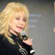 Fotografía de archivo en la que se captó a la legendaria cantante estadounidense Dolly Parton, durante una rueda de prensa, en Melbourne (Australia). EFE/Joe Castro