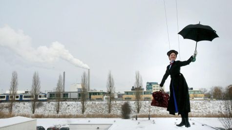 Fotografía de archivo de la actriz neerlandesa Noortje Herlaar, durante uno de los ensayos del musical "Mary Poppins", en Amsterdam (Países Bajos). EFE/Freek Van Asperen