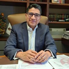 Jesús George Zamora se dijo orgulloso de estar al lado de Delfina Gómez Jesús George Zamora se dijo orgulloso de estar al lado de Delfina Gómez