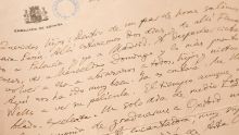 El archivo de la Casa-Museo Unamuno ha localizado una carta inédita (en la imagen) que el intelectual envió a sus hijos el 2 de marzo de 1936 desde Londres, un documento que confirma definitivamente que asistió al cine con el escritor británico H.G. Wells. EFE/Universidad de Salamanca (USAL)