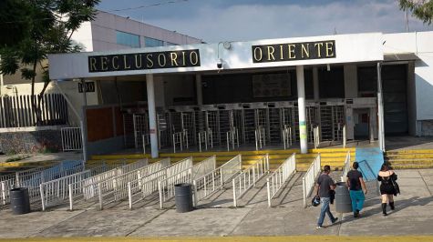 El incidente ocurrió ayer por la tarde, cuando la visitante comenzó a sentirse mal y manifestó a las personas a su alrededor que le faltaba el aire (Foto: Cuartoscuro) El incidente ocurrió ayer por la tarde, cuando la visitante comenzó a sentirse mal y manifestó a las personas a su alrededor que le faltaba el aire (Foto: Cuartoscuro)