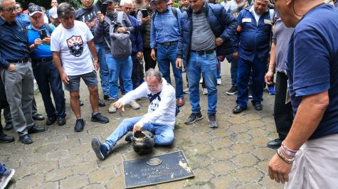 La estatua se encontraba fuera de su sitio desde hace años, sin que autoridades del recinto hicieran algo por repararla. (Foto: Cuartoscuro)