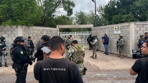 Las autoridades descartaron el uso de armas de fuego y señalaron que se utilizaron armas blancas y objetos tipo petardos. (Foto EFE)