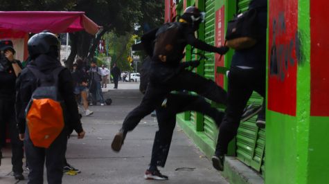 Encapuchados provocaron destrozos en comercios del Centro Histórico de la CDMX por el 2 de octubre (Cuartoscuro) Encapuchados provocaron destrozos en comercios del Centro Histórico de la CDMX por el 2 de octubre (Cuartoscuro)