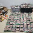 Entre lo asegurado también había 35 mil 726 cigarrillos en distintas presentaciones, además de cuatro cargadores y 80 cartuchos. (SSP Sinaloa) Entre lo asegurado también había 35 mil 726 cigarrillos en distintas presentaciones, además de cuatro cargadores y 80 cartuchos. (SSP Sinaloa)