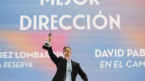 El cineasta mexicano David Pablos posa con el premio a mejor dirección por la película 'En el camino' el 3 de octubre de 2026, durante la 68 edición de los Premios Ariel, en Ciudad de México (México). EFE/ Sáshenka Gutiérrez El cineasta mexicano David Pablos posa con el premio a mejor dirección por la película 'En el camino' el 3 de octubre de 2026, durante la 68 edición de los Premios Ariel, en Ciudad de México (México). EFE/ Sáshenka Gutiérrez