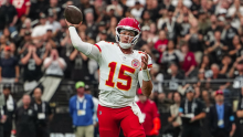 Chiefs vencen 30-27 a Raiders y siguen invictos en la NFL