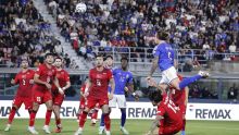 Riccardo Calafiori anota, con sólido cabezazo, el segundo gol italiano (Foto EFE)