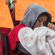 La madre acudió con la niña al Hospital Pediátrico Peralvillo, donde permaneció temporalmente mientras se verificaba su filiación; el caso fue señalado como un posible acto de discriminación. (Foto: Cuartoscuro)