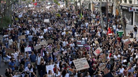 Entre 256 mil y 450 mil manifestantes tomaron las calles de París y principales ciudades contra el borrador presupuestario de 2027