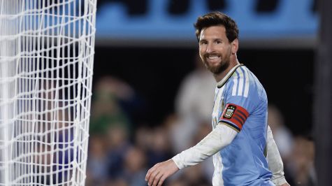 Lionel Messi se despide de la Selección Argentina (Foto EFE) Lionel Messi se despide de la Selección Argentina (Foto EFE)