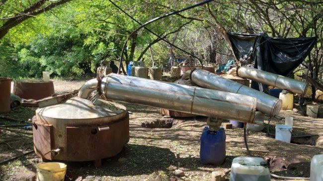 Fuerzas federales localizaron e inhabilitaron un laboratorio clandestino utilizado para la elaboración de drogas sintéticas en el poblado Las Tinajas, municipio de Elota, Sinaloa. (Gabinete de Seguridad) Fuerzas federales localizaron e inhabilitaron un laboratorio clandestino utilizado para la elaboración de drogas sintéticas en el poblado Las Tinajas, municipio de Elota, Sinaloa. (Gabinete de Seguridad)