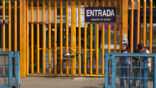 La dirección del plantel “Gabino Barreda” señaló que un grupo de personas ingresó por la fuerza a oficinas administrativas y llamó a denunciar cualquier conducta indebida. (Foto: Cuartoscuro / Archivo)