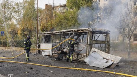 El ataque provocó la muerte de al menos 30 personas y dejó otras 18 heridas, destruyendo por completo dos minibuses que se encontraban en el lugar