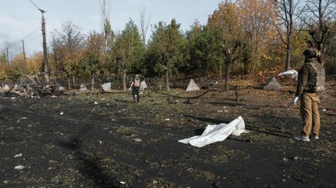  Las fuerzas rusas lanzaron un misil de crucero contra la ciudad de Priluki, en la región norteña de Cherníguiv, impactando de lleno contra un edificio residencial de varias plantas