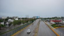 Fotografía de una avenida este domingo en Puerto Vallarta en Jalisco (México). EFE/Arturo Montero