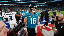 Jaguars vencen 19-17 a Eagles con gol de campo en el último segundo