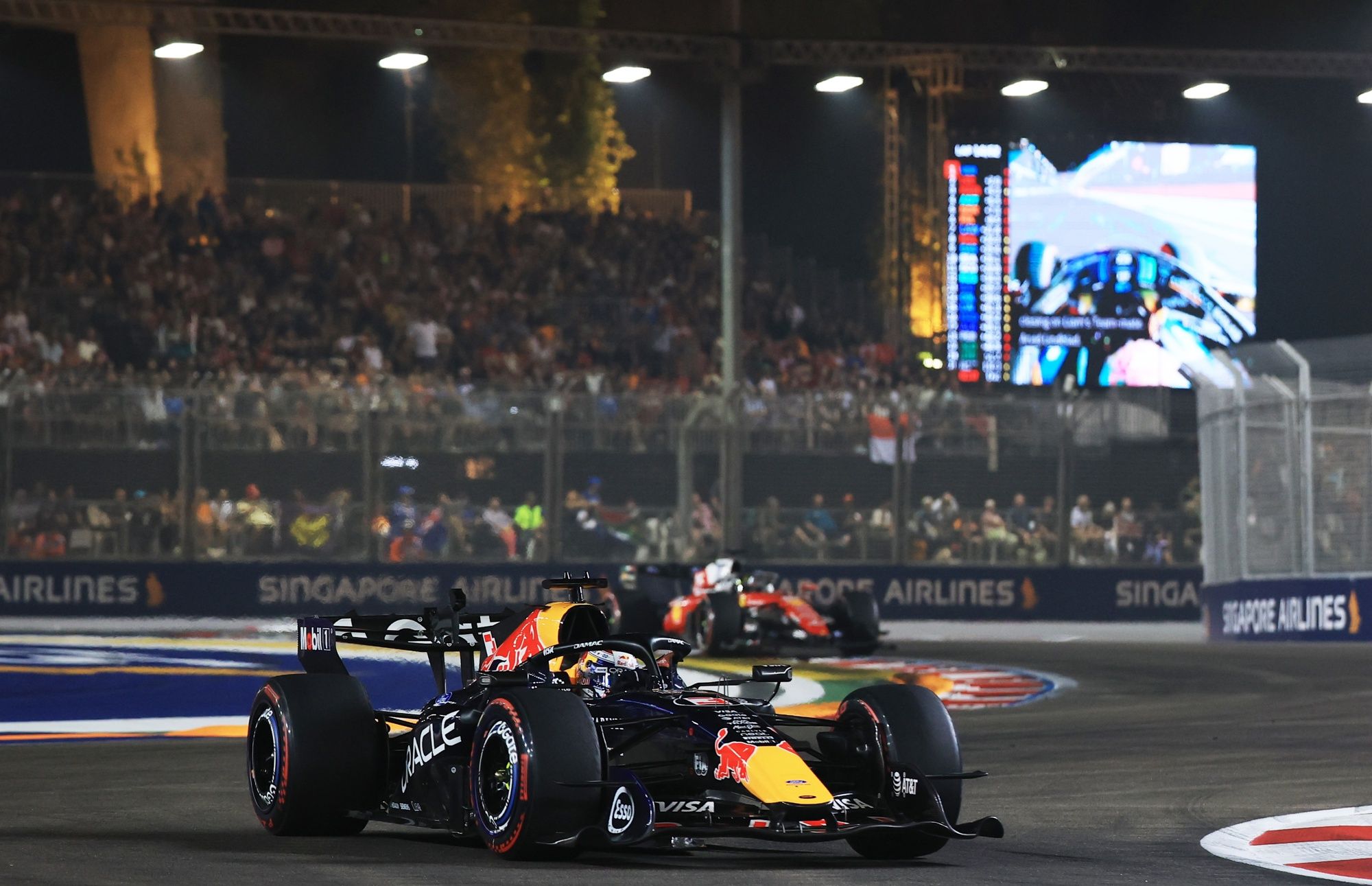 Verstappen conquista por fin Singapur y vuelve a rugir con Red Bull