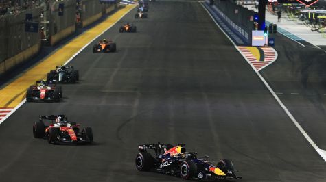 Verstappen conquista por fin Singapur y vuelve a rugir con Red Bull