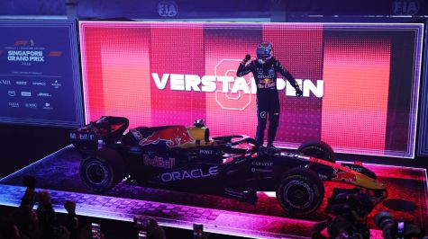 Verstappen conquista por fin Singapur y vuelve a rugir con Red Bull