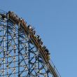 La montaña rusa Goliath, donde ocurrió el accidente, fue inaugurada en 2006 y alcanza una altura de 61 metros. (Pexels) 
