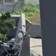 La estructura metálica y de concreto cayó sobre un automóvil que circulaba en los carriles exprés con dirección al poniente, a la altura de la calle Rafael Ramírez, frente al Hospital de Ginecología y Obstetricia Número 23 del IMSS y la Escuela Normal Manuel F. Martínez (Foto: Especial)
