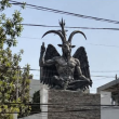 La imagen de la estatua que circuló sin parar sería una creación de la inteligencia artificial. Aunado a esto, no hay videos, testimonios, reportes o mención alguna de dicha estatua. (Foto: Redes sociales