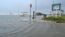 Las lluvias provocadas por el frente frío 2 inundaron calles de Coatzacoalcos, Veracruz (Foto Cuartoscuro)