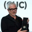 El director mexicano Alfonso Cuarón posa con la Medalla Filmoteca UNAM en el marco del Festival Internacional de Cine de Morelia este martes, en Michoacán (México). EFE/Iván Villanueva El director mexicano Alfonso Cuarón posa con la Medalla Filmoteca UNAM en el marco del Festival Internacional de Cine de Morelia este martes, en Michoacán (México). EFE/Iván Villanueva