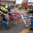 La protesta supera las 20 horas y afecta la circulación con dirección a la Ciudad de México. Desde la tarde del martes se habían registrado empujones y momentos de tensión entre las manifestantes y conductores que permanecen varados en la fila vehicular. (Foto: Cuartoscuro)