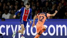Kvaratskhelia se lesiona de gravedad ante el Barcelona. EFE
