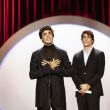 Fotografía de archivo del 29 de septiembre 2026 donde aparecen los cineastas españoles Javier Calvo y Javier Ambrossi, conocidos como Los Javis, tras recibir el Premio del Público a la Mejor Película por 'La bola negra', en la gala de clausura de la 74 edición del Festival de Cine de San Sebastián (España). EFE/Juan Herrero
