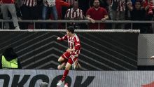 Armando 'Hormiga' González marca el gol del triunfo del Olympiacos. EFE