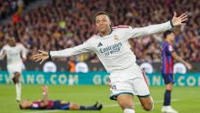 Mbappé marca doblete en el Clásico. EFE