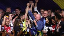 Luiz Inácio Lula da Silva celebra su triunfo tras la segunda vuelta de elecciones presidenciales en Brasil (Foto EFE)
