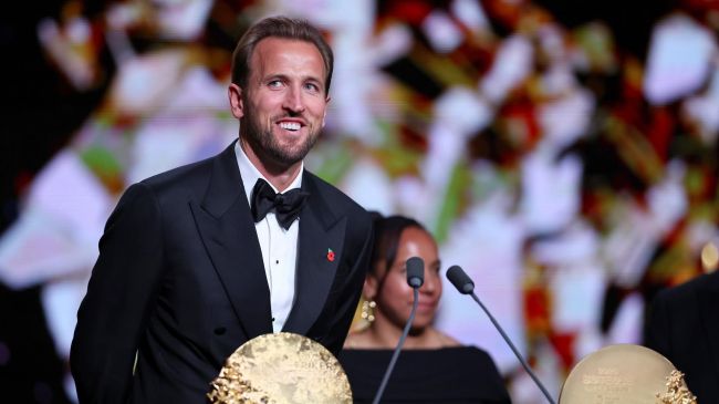 Harry Kane recibe el galardón Gerd Müller. EFE