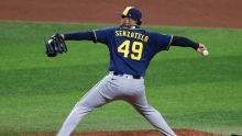 Cerveceros se impone 10-1 y está por barrer la Serie. EFE