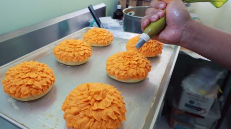 La popularidad de este pan en redes sociales también impulsó el negocio de Barrera. Según el repostero, sus ingresos se quintuplicaron desde que su creación se hizo viral. (Foto: EFE/Mario Guzmán)