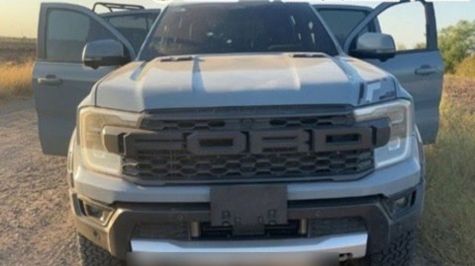 El despliegue de las fuerzas armadas comenzó el pasado lunes y se prolongó hasta la mañana de ayer en diversas comunidades rurales, dejando un saldo de dos personas fallecidas y cuatro camionetas de lujo aseguradas (Foto: Especial) El despliegue de las fuerzas armadas comenzó el pasado lunes y se prolongó hasta la mañana de ayer en diversas comunidades rurales, dejando un saldo de dos personas fallecidas y cuatro camionetas de lujo aseguradas (Foto: Especial)