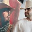 El cantautor mexicano Joss Favela posa durante una entrevista con EFE este martes en la Ciudad de México (México). EFE/José Méndez
