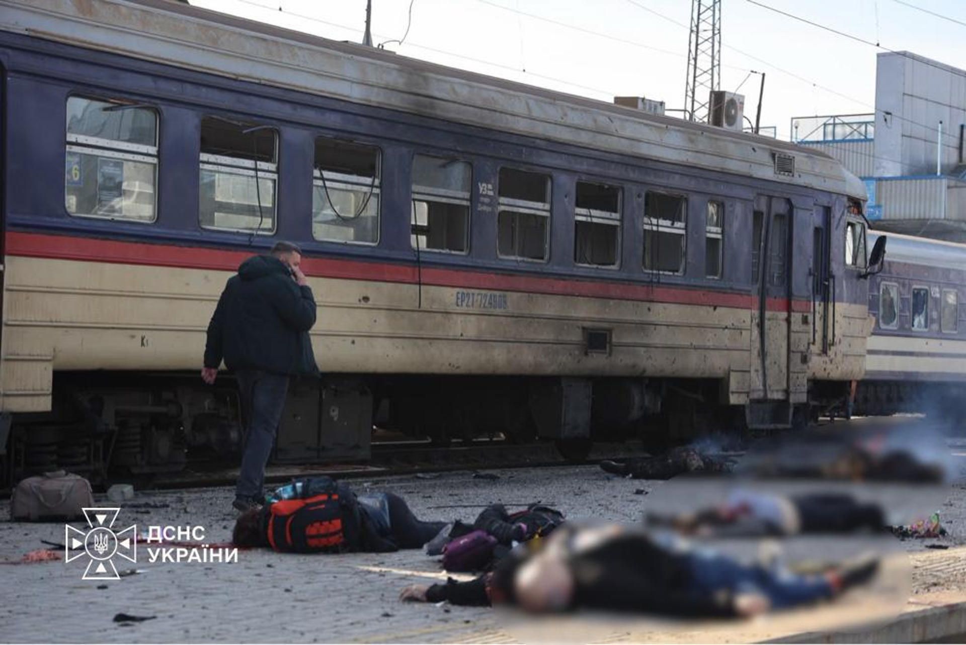 Rusia lanzó un ataque con un dron de propulsión a reacción contra la estación de tren de Dnipró que alcanzó uno de los andenes